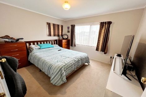 Photo of property in 4 Oystergrove Road, West Harbour, Auckland, 0618