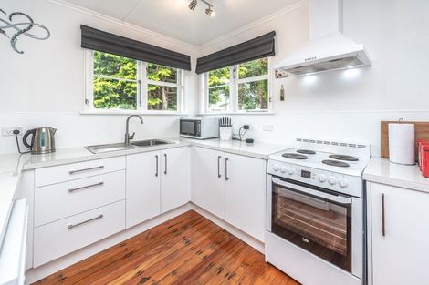 Photo of property in 18 Suther Street, Waverley, 4510