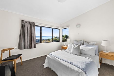 Photo of property in 21 Denholm Road, Hospital Hill, Napier, 4110
