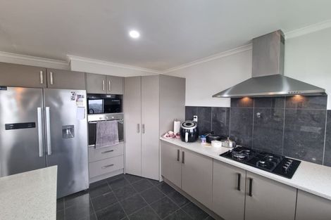 Photo of property in 177 Keri Vista Rise, Papakura, 2110