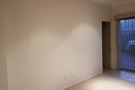 Photo of property in 76 Edgewater Drive, Pakuranga, Auckland, 2010