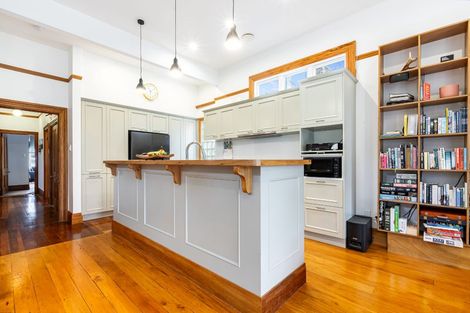 Photo of property in 24 Garfield Street, Brooklyn, Wellington, 6021