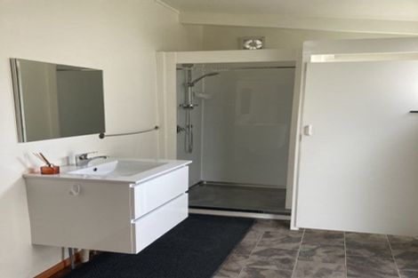 Photo of property in 2/98 Chislehurst Street, Henderson, Auckland, 0612