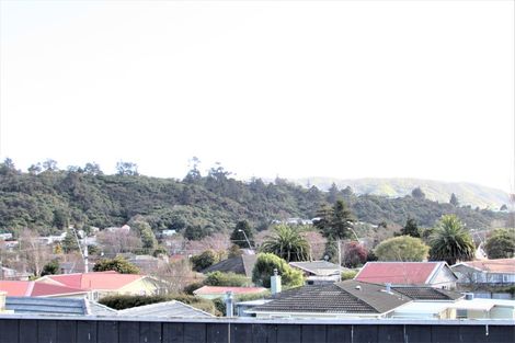 Photo of property in 15 Speldhurst Grove, Stokes Valley, Lower Hutt, 5019