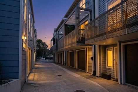 Photo of property in 94a Tinakori Road, Thorndon, Wellington, 6011