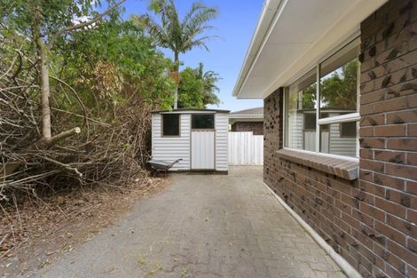 Photo of property in 1/2 Palm Court Drive, Glen Eden, Auckland, 0602