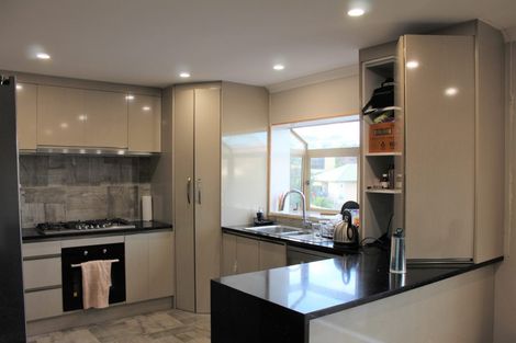 Photo of property in 15 Chieftain Rise, Goodwood Heights, Auckland, 2105