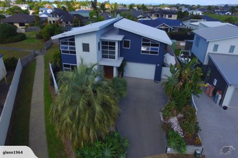 Photo of property in 15 Miami Place, One Tree Point, 0118