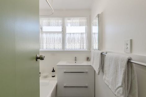 Photo of property in 1 Parekarangi Grove, Turangi, 3334