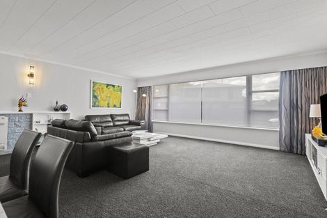 Photo of property in 2 Piper Place, Roslyn, Palmerston North, 4414