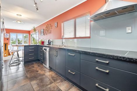 Photo of property in 48 Raumati Crescent, Onerahi, Whangarei, 0110