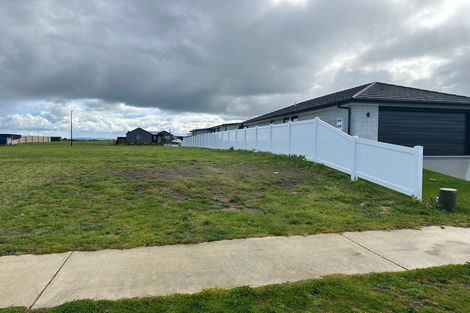Photo of property in 10 Te Taniwha Road, One Tree Point, 0118