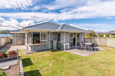 Photo of property in 28 Realm Drive, Paraparaumu, 5032