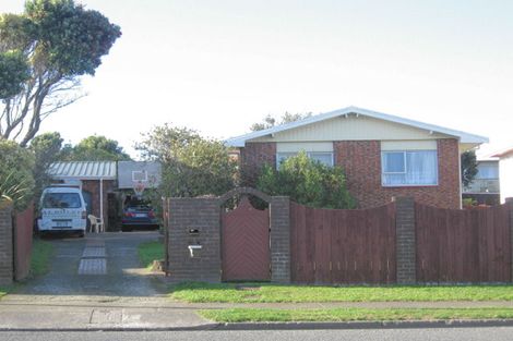 Photo of property in 80 Gloaming Hill, Titahi Bay, Porirua, 5022