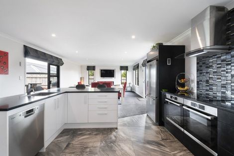 Photo of property in 9 Saint Heliers Grove, Fitzherbert, Palmerston North, 4410