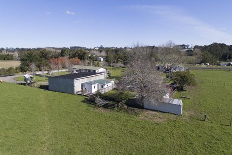 Photo of property in 43 Motu Road, Kumeu, 0891