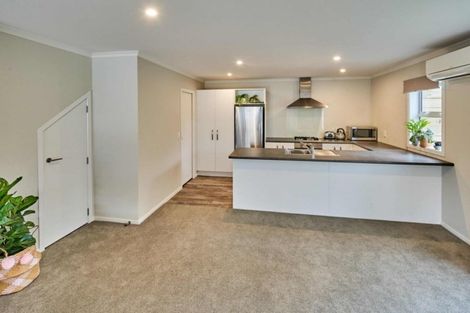 Photo of property in 7/20 Glanmire Road, Newlands, Wellington, 6037