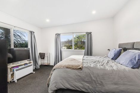 Photo of property in 28 Arahanga Grove, Maupuia, Wellington, 6022