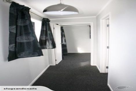 Photo of property in 16a Woodall Place, Totara Vale, Auckland, 0627