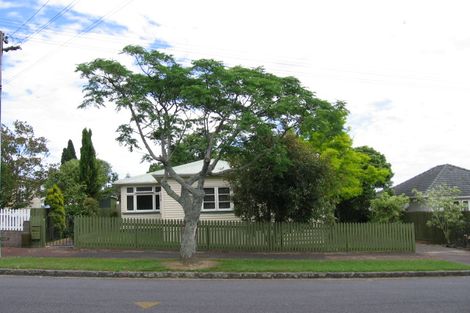 Photo of property in 9 Miller Street, Point Chevalier, Auckland, 1022