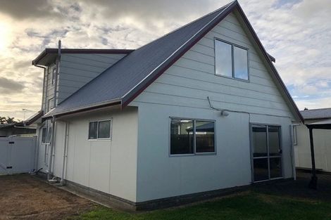 Photo of property in 3 Shepherds Road, Papakura, 2110