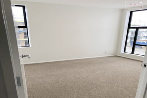 Photo of property in 5 Battalion Drive, Papakura, 2110