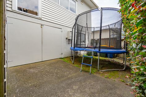 Photo of property in 79 Hobsonville Road, West Harbour, Auckland, 0618