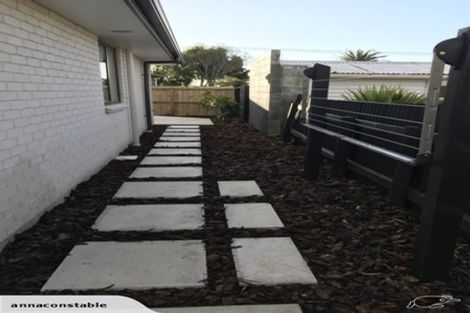 Photo of property in 30 Queenwood Road, Levin, 5510