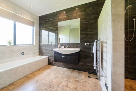 Photo of property in 131 Foster Road, Kumeu, 0891