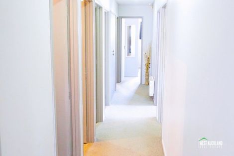 Photo of property in 2/76 Kaurilands Road, Titirangi, Auckland, 0604