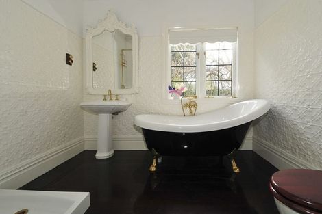 Photo of property in 18 Nikau Street, Eastbourne, Lower Hutt, 5013