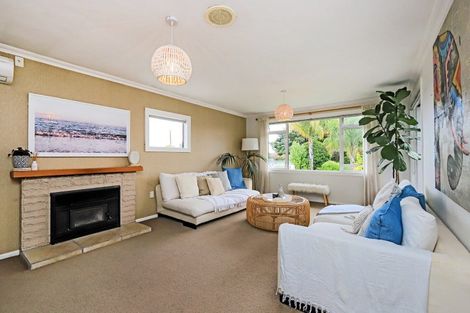 Photo of property in 27 Hammond Road, Taradale, Napier, 4112