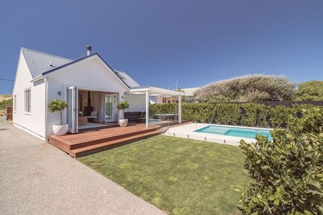 Photo of property in 35 Marine Parade, North New Brighton, Christchurch, 8083