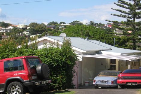 Photo of property in 27 Masterton Road, Rothesay Bay, Auckland, 0630