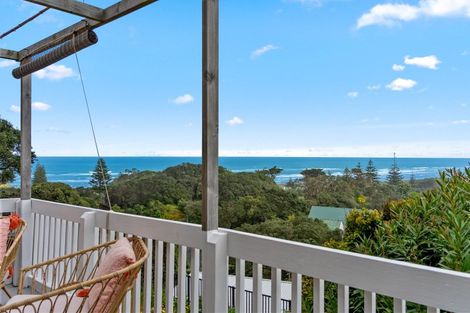 Photo of property in 27 Domain Crescent, Muriwai, Waimauku, 0881