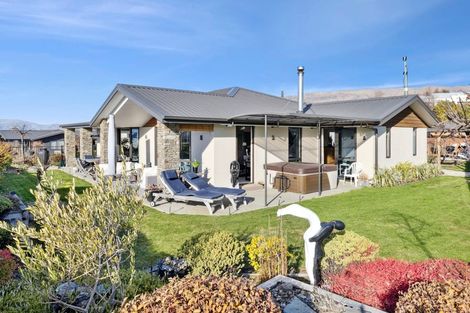 Photo of property in 2 Turnbull Crescent, Wanaka, 9305
