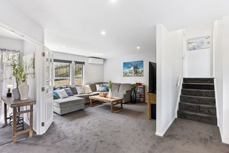 Photo of property in 9 Atlantis Place, Totara Vale, Auckland, 0629