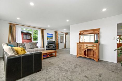 Photo of property in 9 Ordley Grove, Tawa, Wellington, 5028