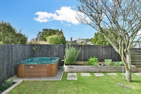 Photo of property in 2/1376 Whangaparaoa Road, Army Bay, Whangaparaoa, 0930