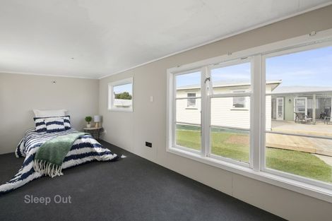 Photo of property in 8 Aniseed Grove, Timberlea, Upper Hutt, 5018