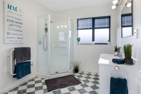 Photo of property in 22 Lanyon Place, Whitby, Porirua, 5024