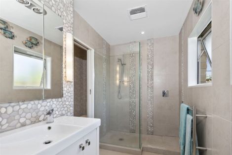 Photo of property in 1/86 Eversleigh Road, Belmont, Auckland, 0622