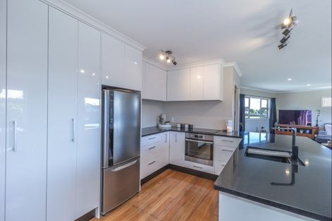 Photo of property in 166 Bartholomew Road, Levin, 5510