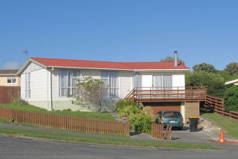 Photo of property in 74 Gloaming Hill, Titahi Bay, Porirua, 5022