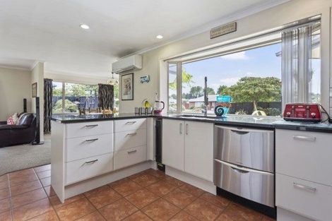 Photo of property in 4 Cobden Place, Woodend, 7610