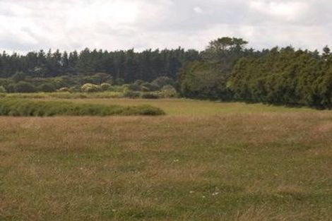 Photo of property in 749 Waitakere Road, Kumeu, 0891