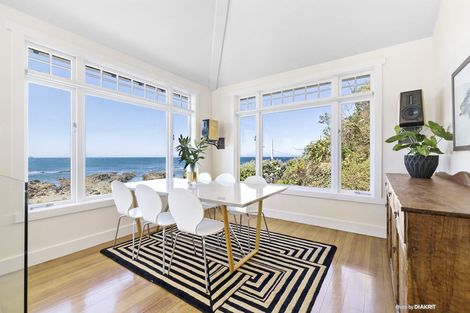 Photo of property in 382 The Esplanade, Island Bay, Wellington, 6023