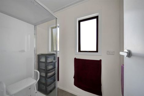 Photo of property in 1 Robbins Crescent, Hawera, 4610