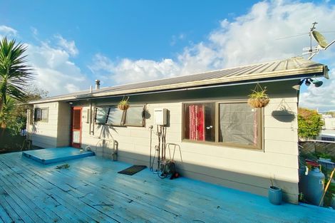 Photo of property in 15 Moxham Grove, Massey, Auckland, 0614