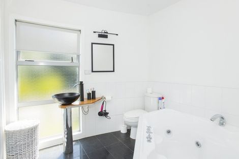 Photo of property in 33 Sirrah Street, Okitu, Gisborne, 4010